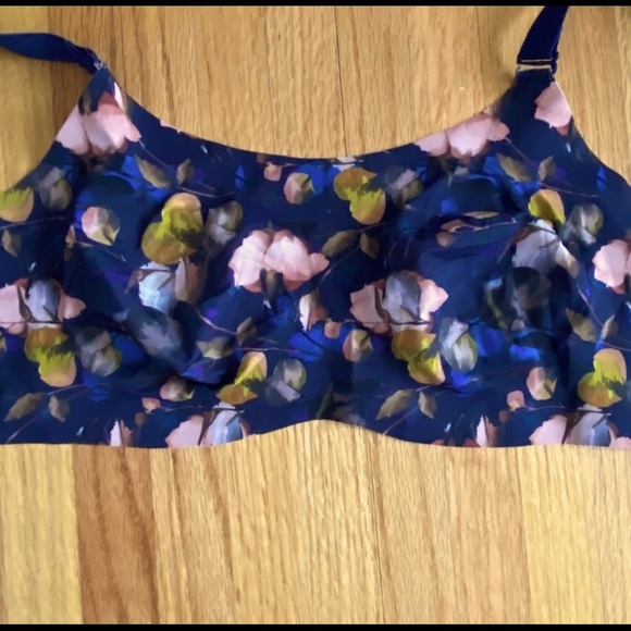 *Winter floral * sold out pattern of Knix Evolution bra. Reversible. Size 8 - Picture 1 of 13